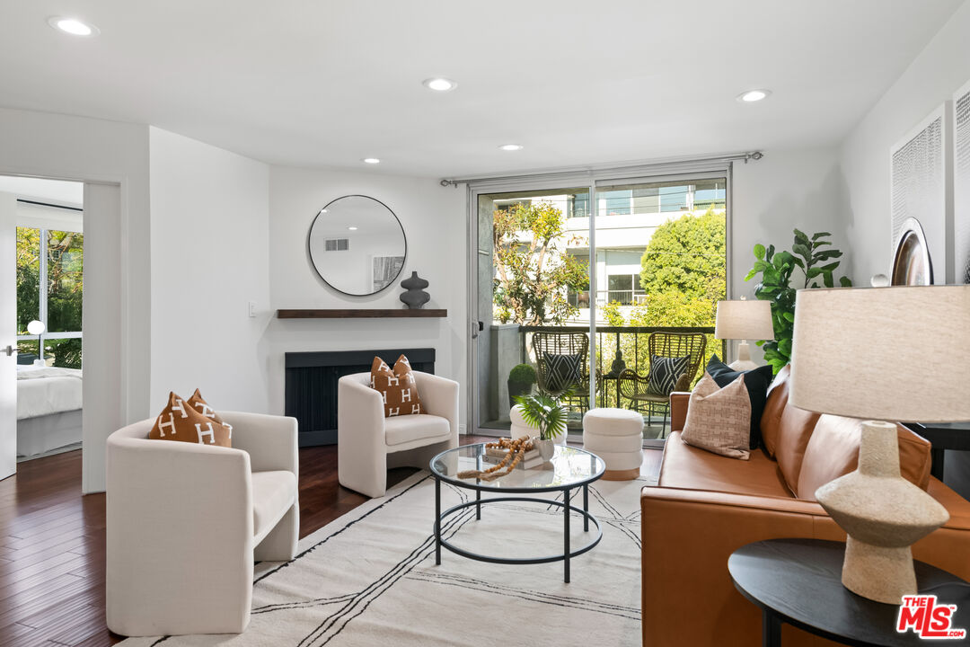 8530 Holloway Dr Unit: 305