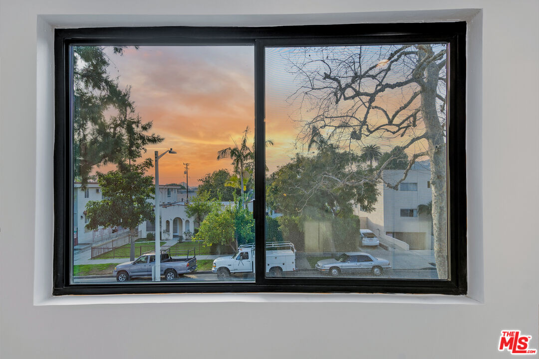 950 Havenhurst Dr Unit: 4