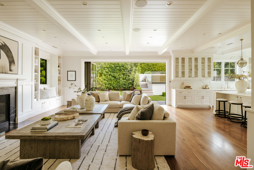 808 SAN VICENTE BLVD