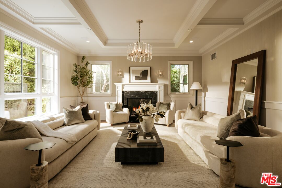 808 SAN VICENTE BLVD