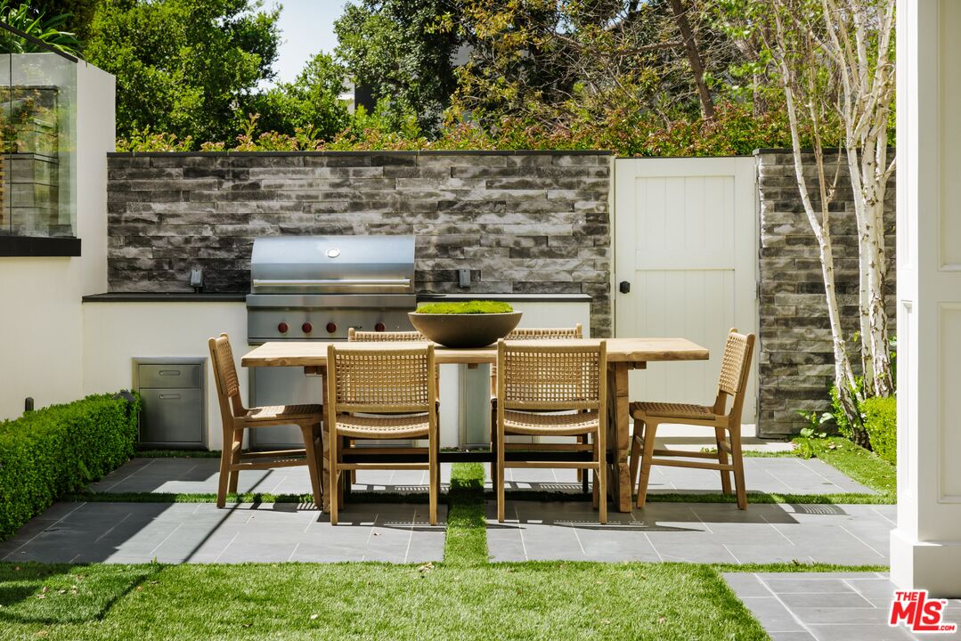 808 SAN VICENTE BLVD