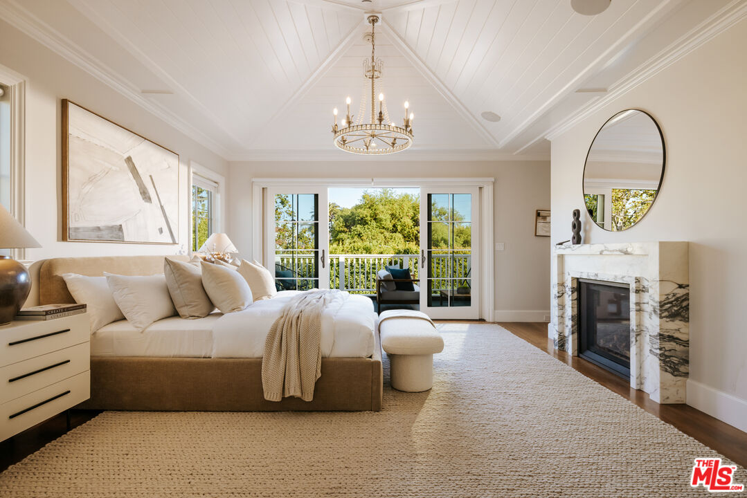 808 SAN VICENTE BLVD