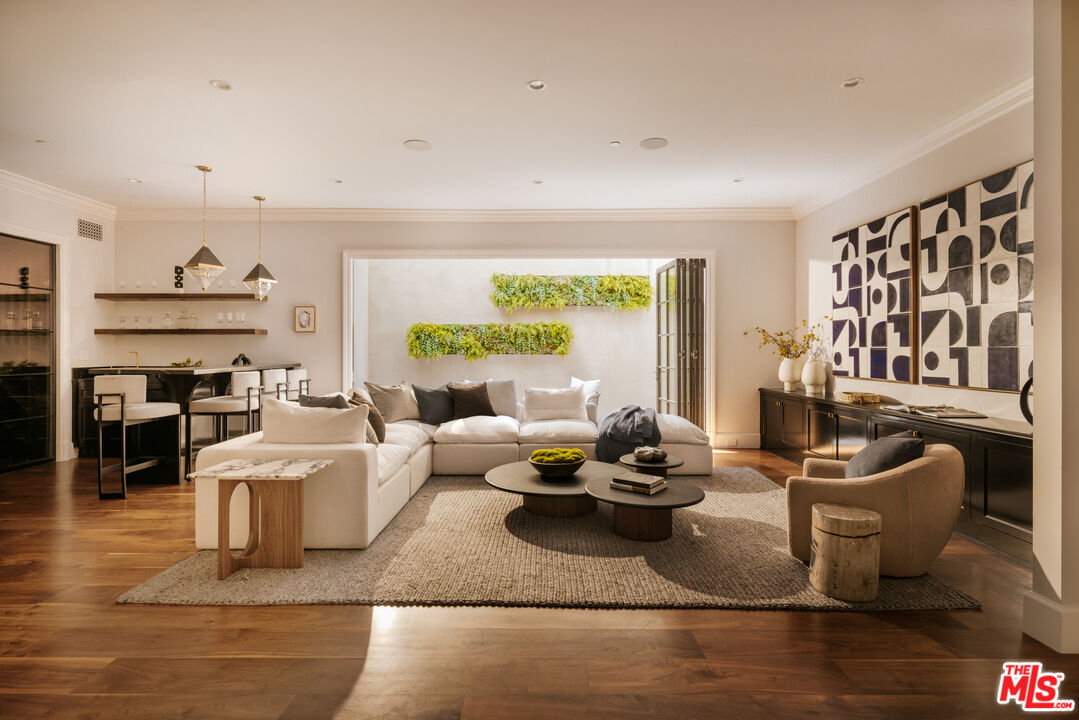 808 SAN VICENTE BLVD