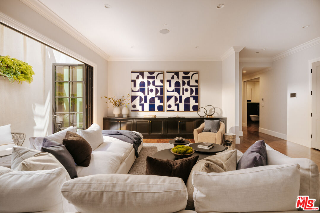 808 SAN VICENTE BLVD