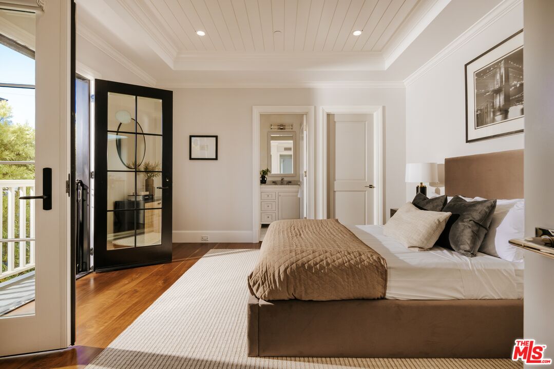 808 SAN VICENTE BLVD