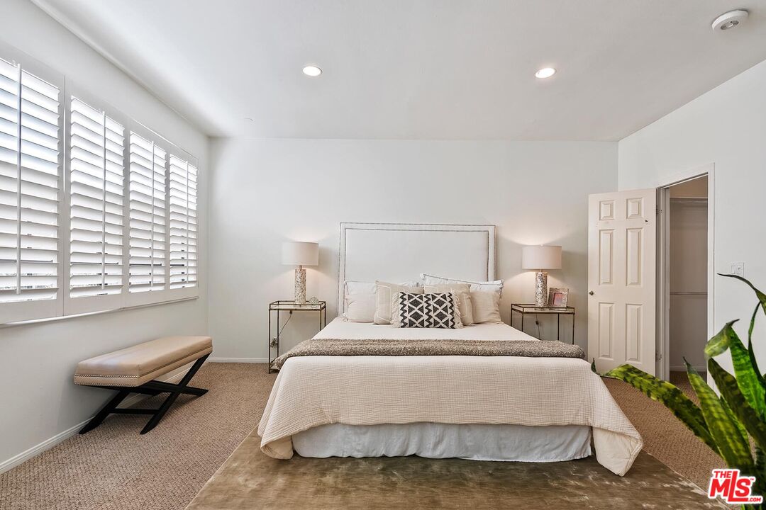 2307 S Bentley Ave Unit: 2