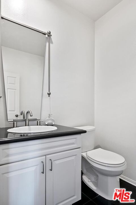 2307 S Bentley Ave Unit: 2