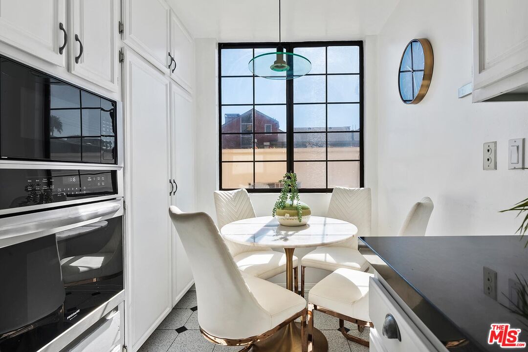 2307 S Bentley Ave Unit: 2