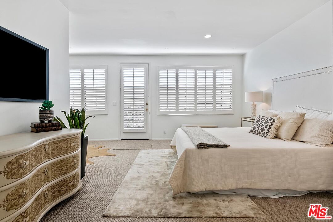 2307 S Bentley Ave Unit: 2