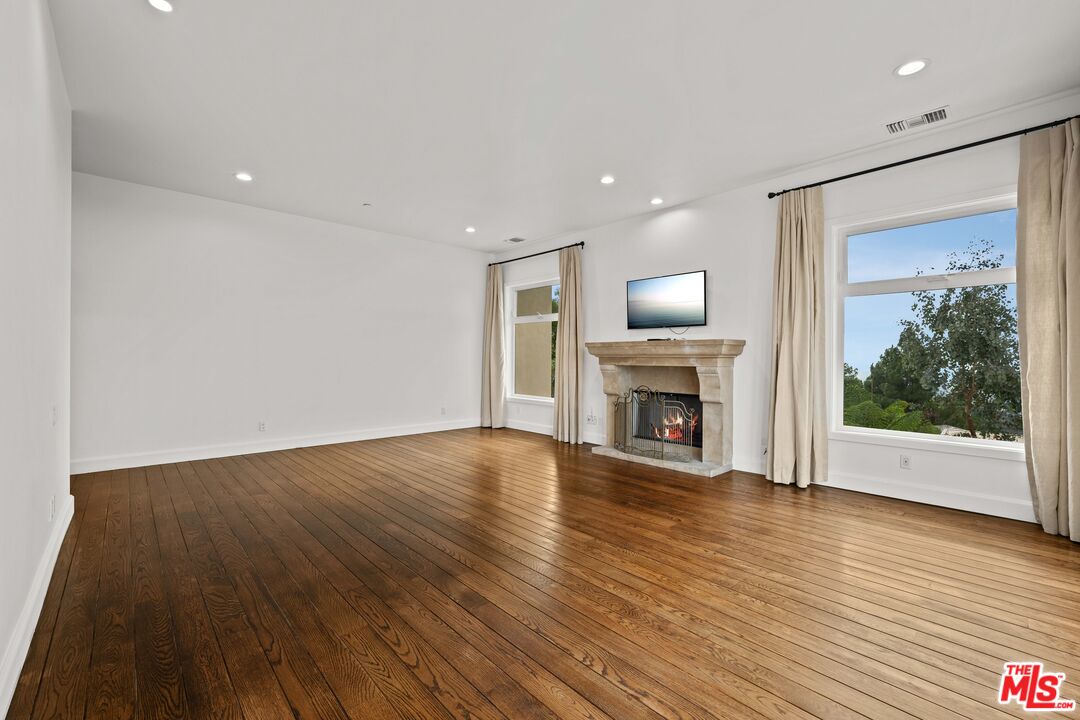 1301 Linda Flora Drive