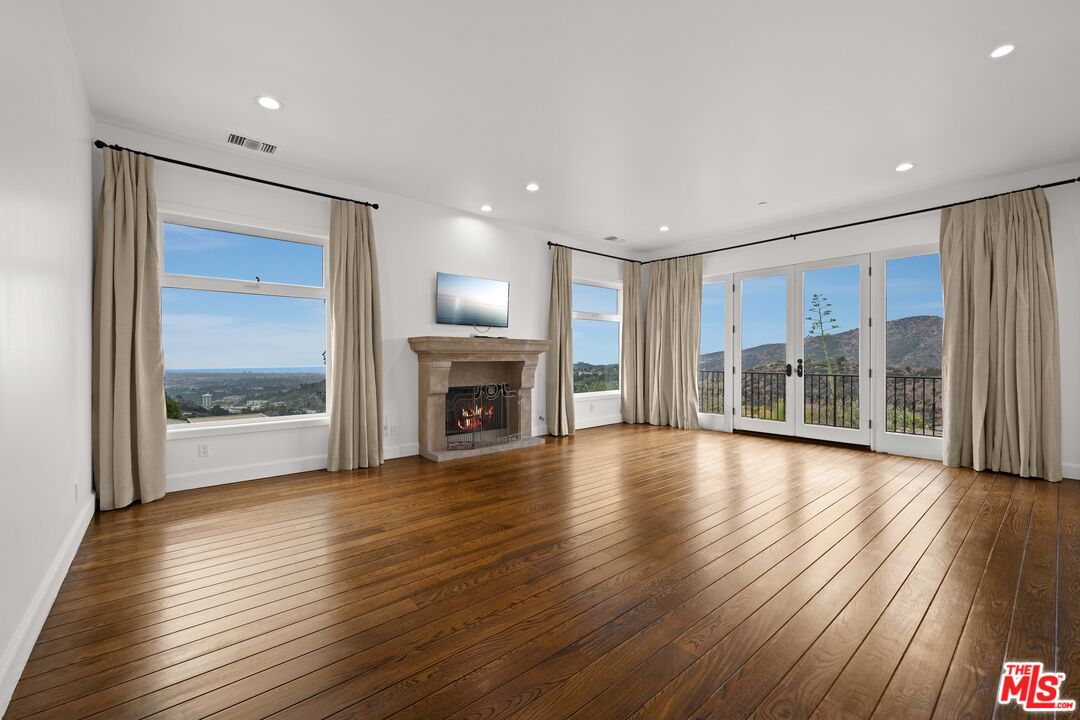 1301 Linda Flora Drive