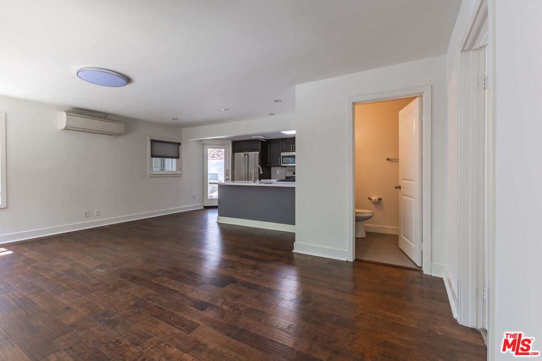 2147 N Beverly Glen Blvd