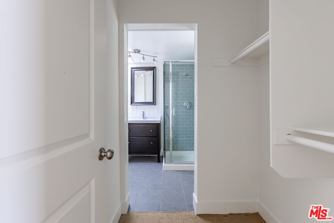 2147 N Beverly Glen Blvd