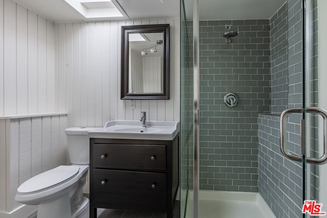 2147 N Beverly Glen Blvd