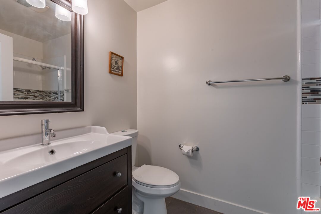 2147 N Beverly Glen Blvd