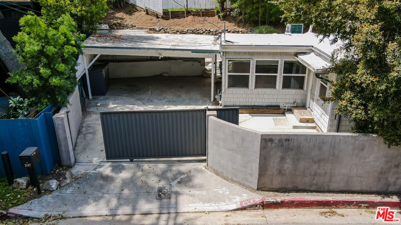 2147 N Beverly Glen Blvd