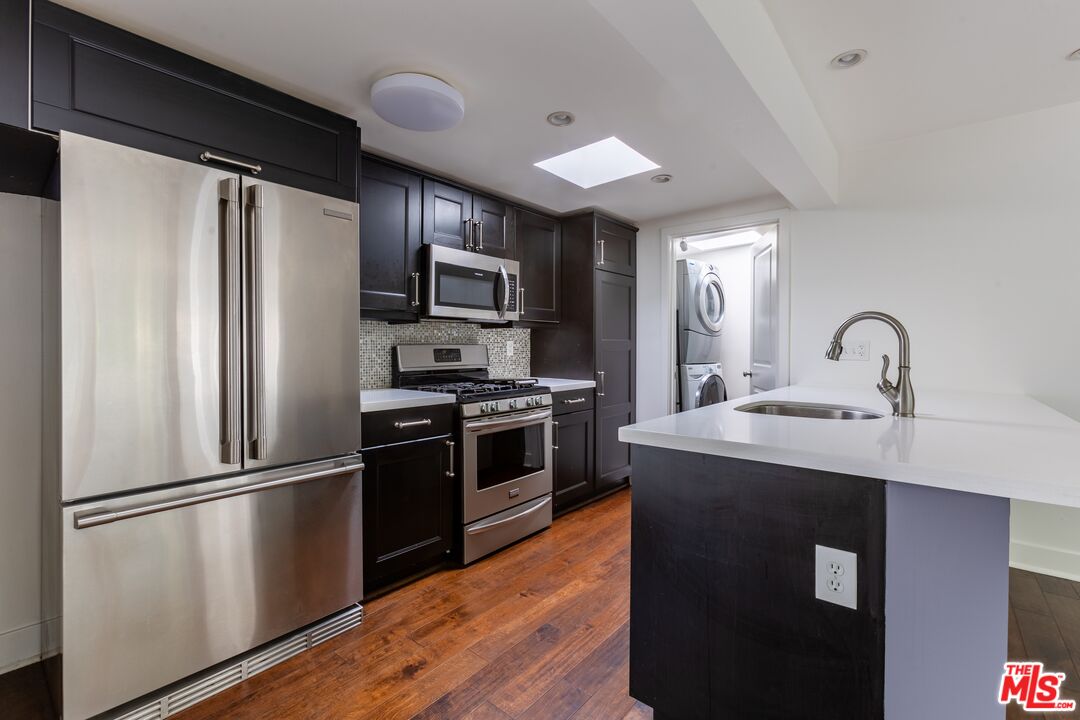 2147 N Beverly Glen Blvd