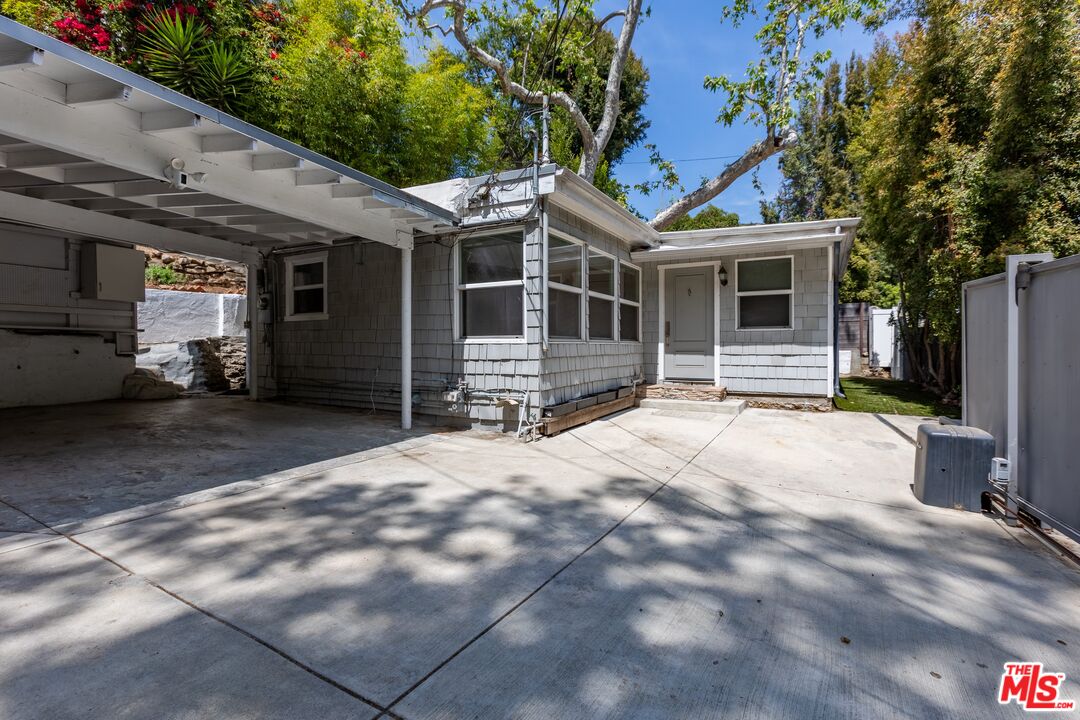 2147 N Beverly Glen Blvd