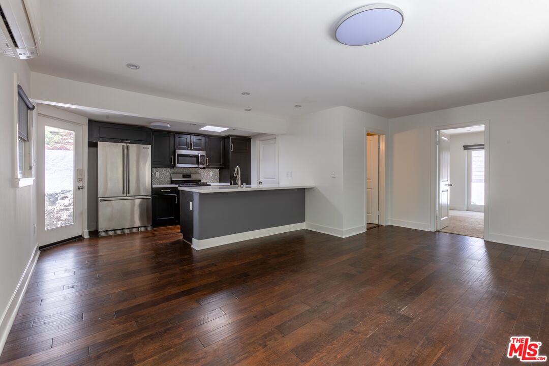 2147 N Beverly Glen Blvd