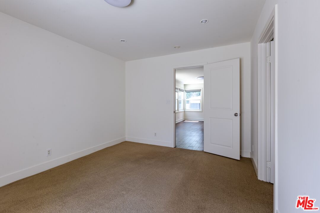 2147 N Beverly Glen Blvd