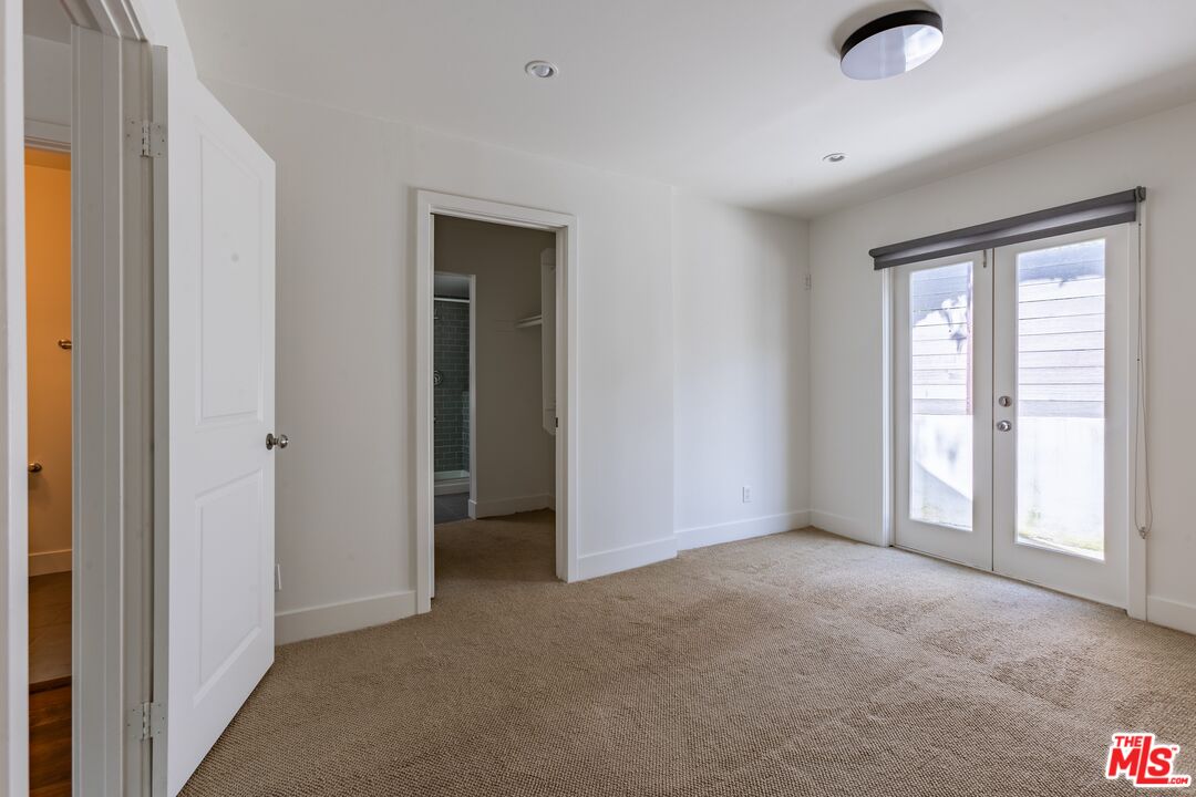 2147 N Beverly Glen Blvd