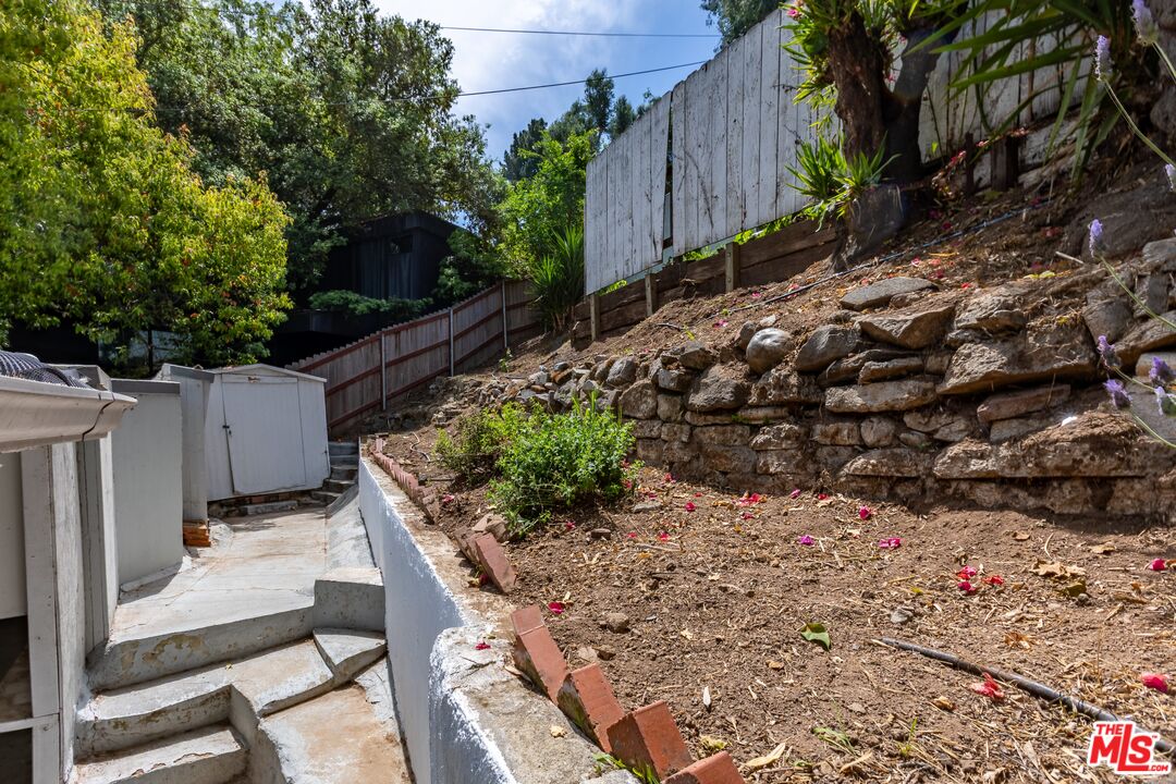 2147 N Beverly Glen Blvd