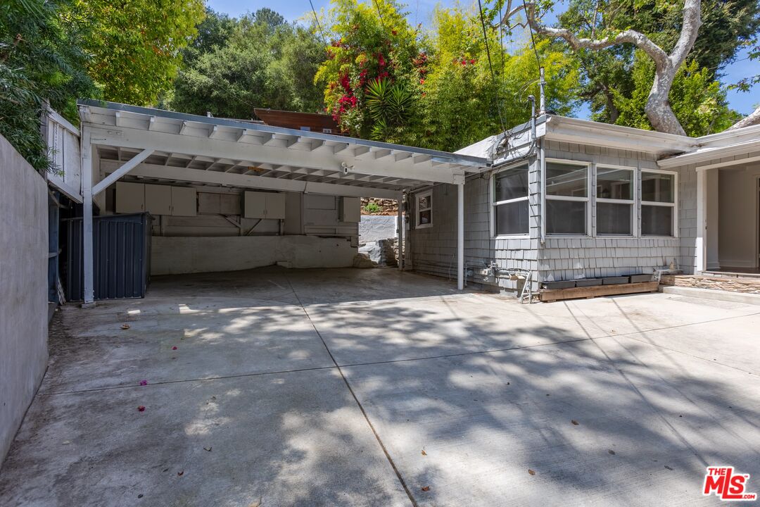 2147 N Beverly Glen Blvd