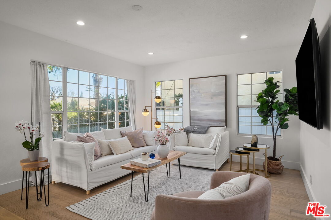 5143 Newcastle Avenue