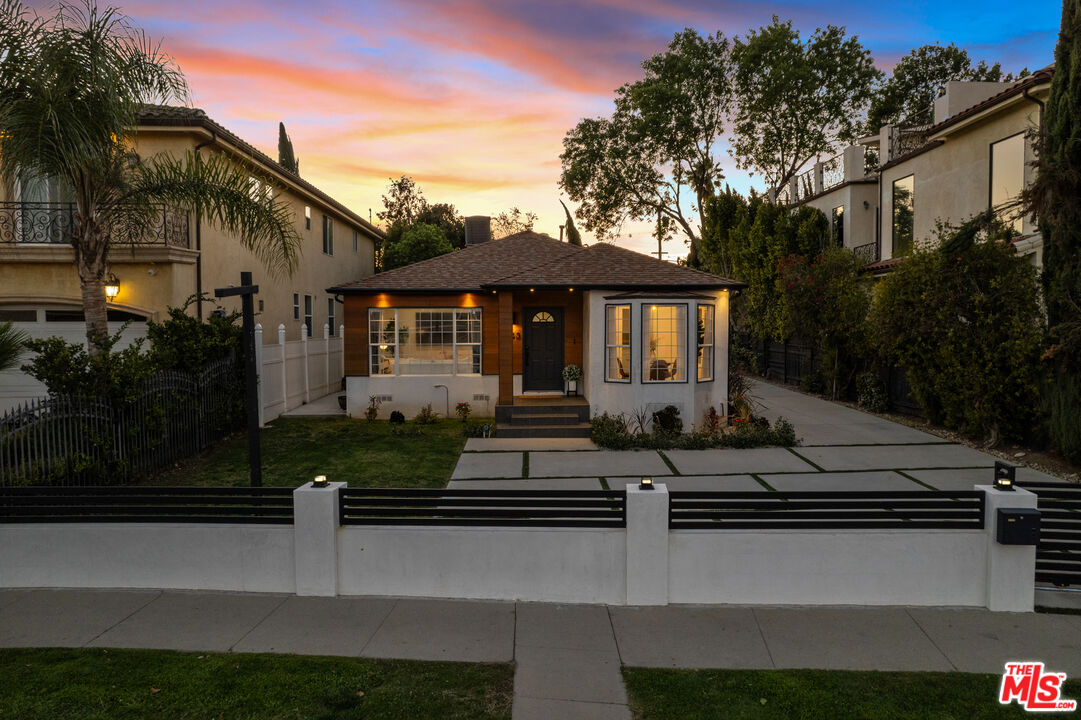 5143 Newcastle Avenue