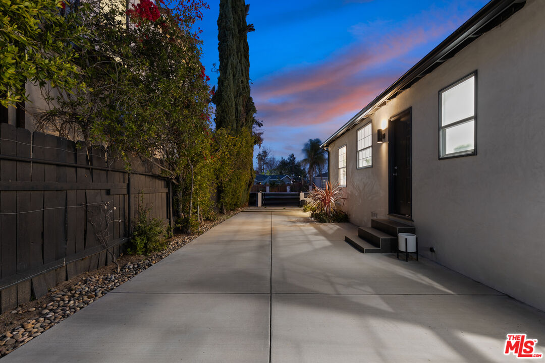 5143 Newcastle Avenue