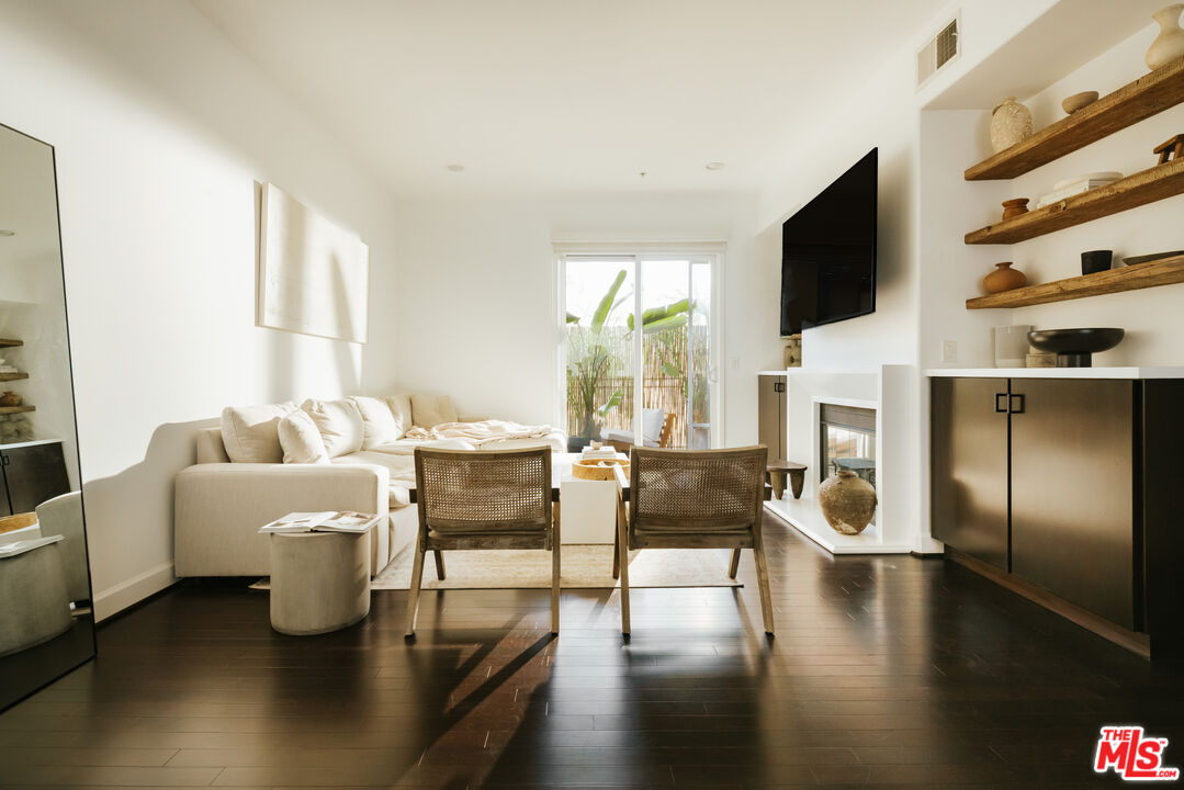 4644 Coldwater Canyon Ave Unit: 401