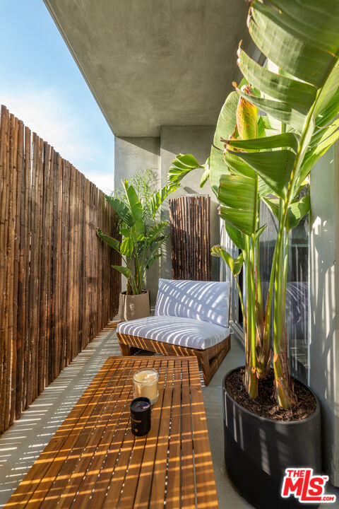 4644 Coldwater Canyon Ave Unit: 401
