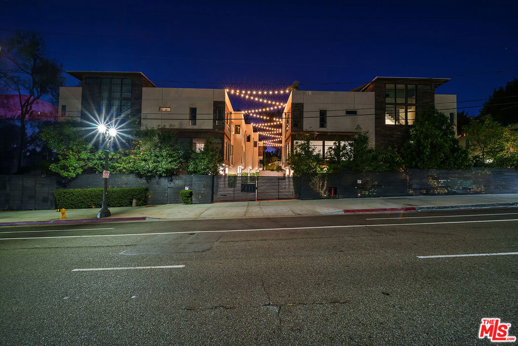2111 N Cahuenga Boulevard 1