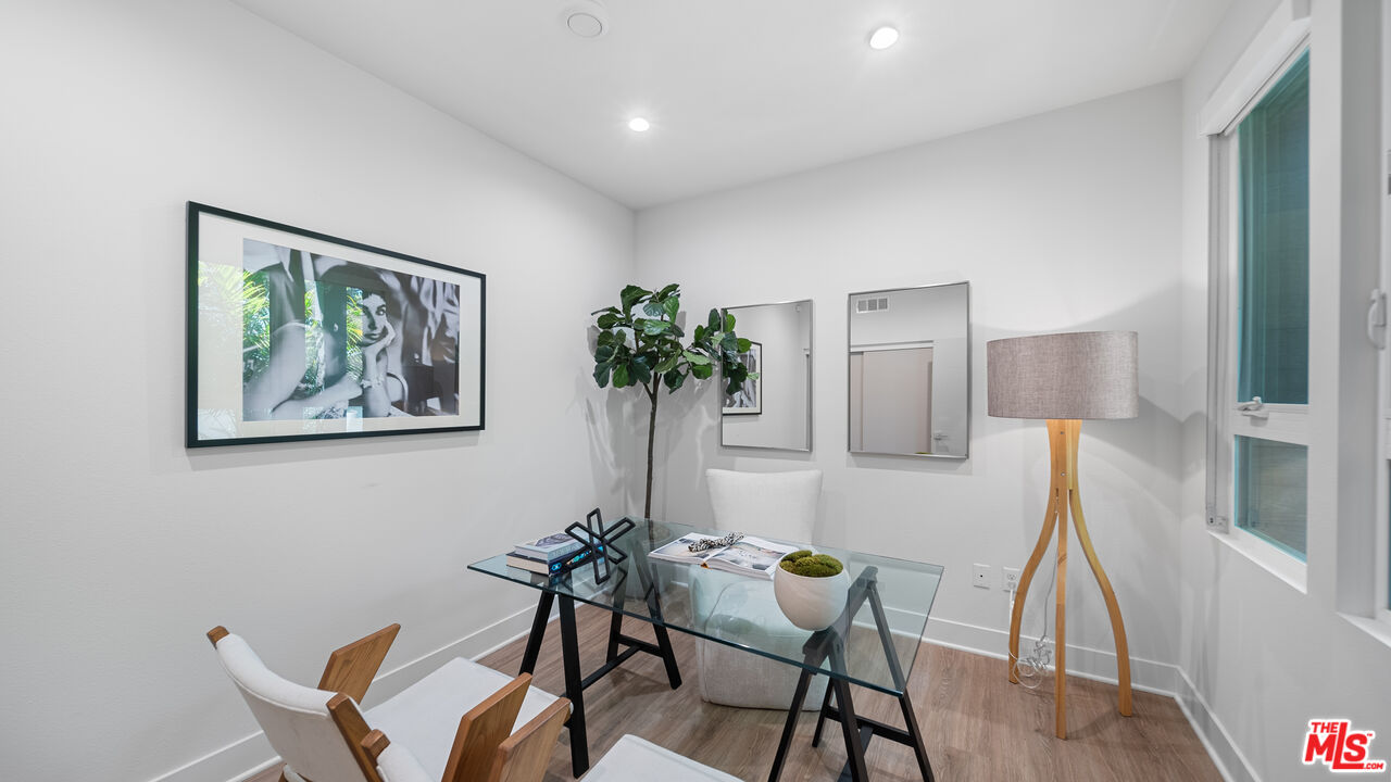 2111 N Cahuenga Blvd Unit: 1