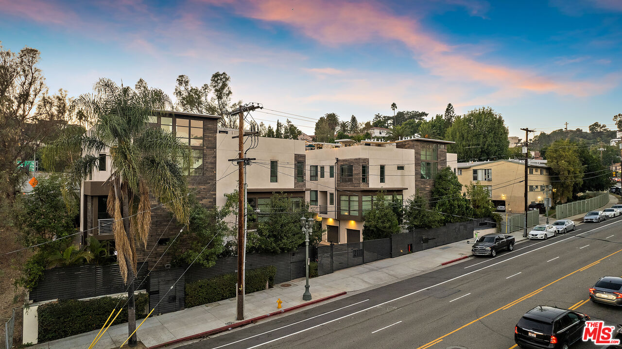 2111 N Cahuenga Blvd Unit: 1