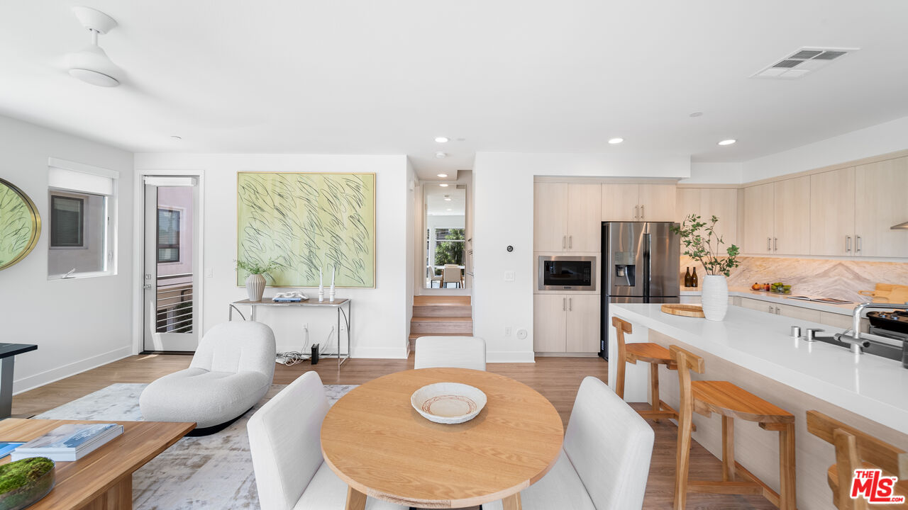 2111 N Cahuenga Blvd Unit: 1