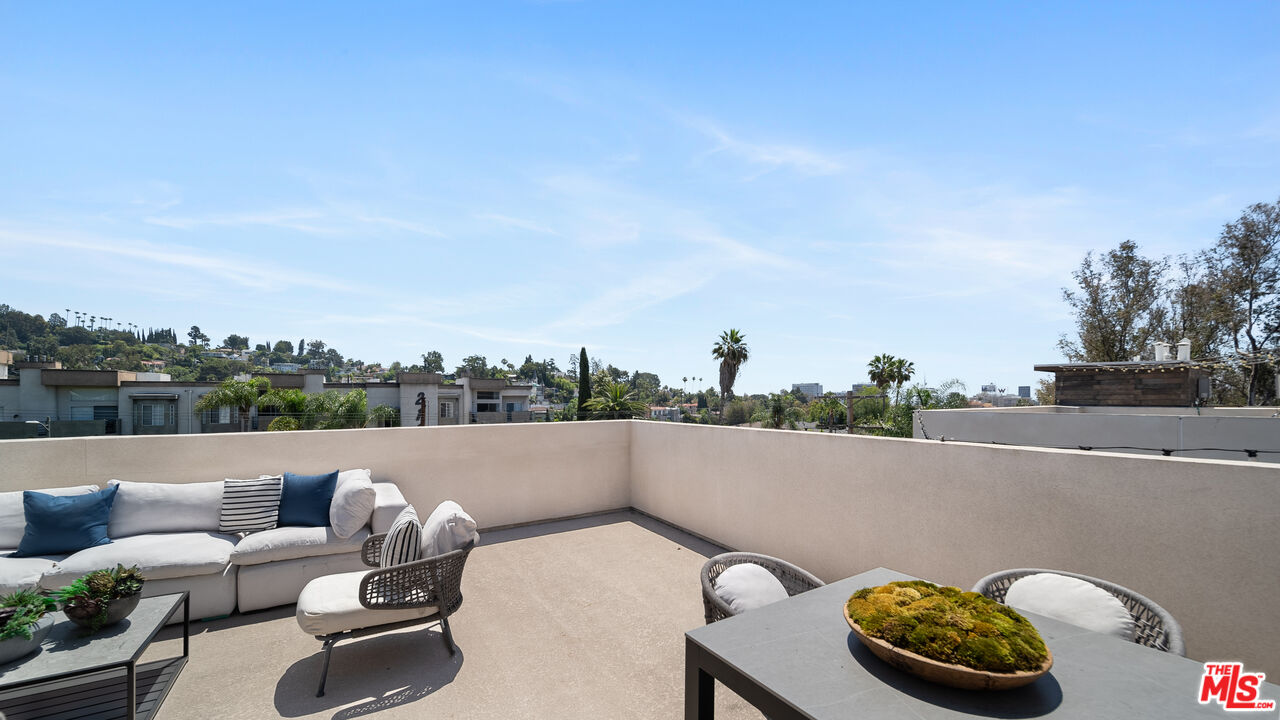 2111 N Cahuenga Blvd Unit: 1