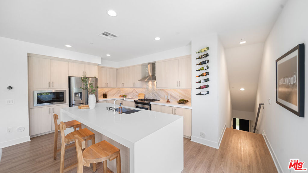 2111 N Cahuenga Boulevard 1