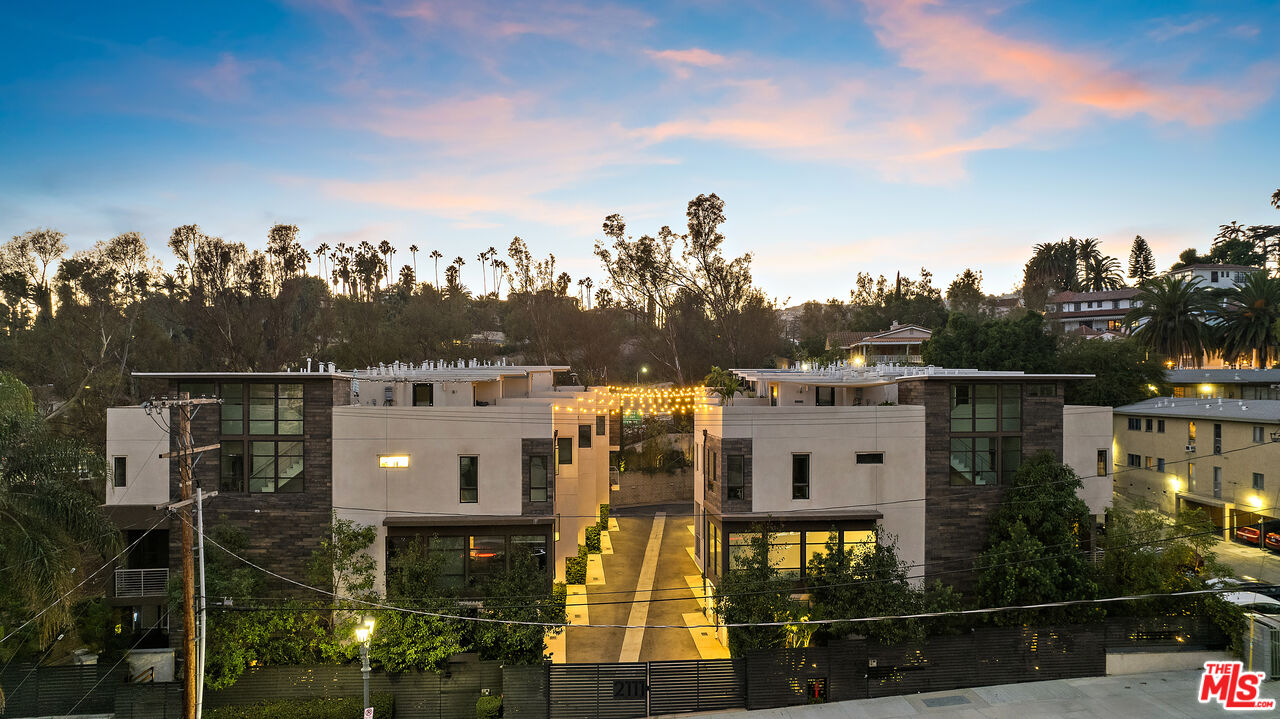 2111 N Cahuenga Blvd Unit: 1