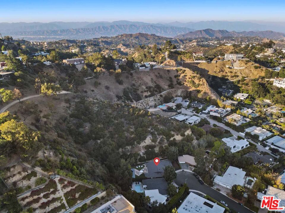 9289 Swallow Drive