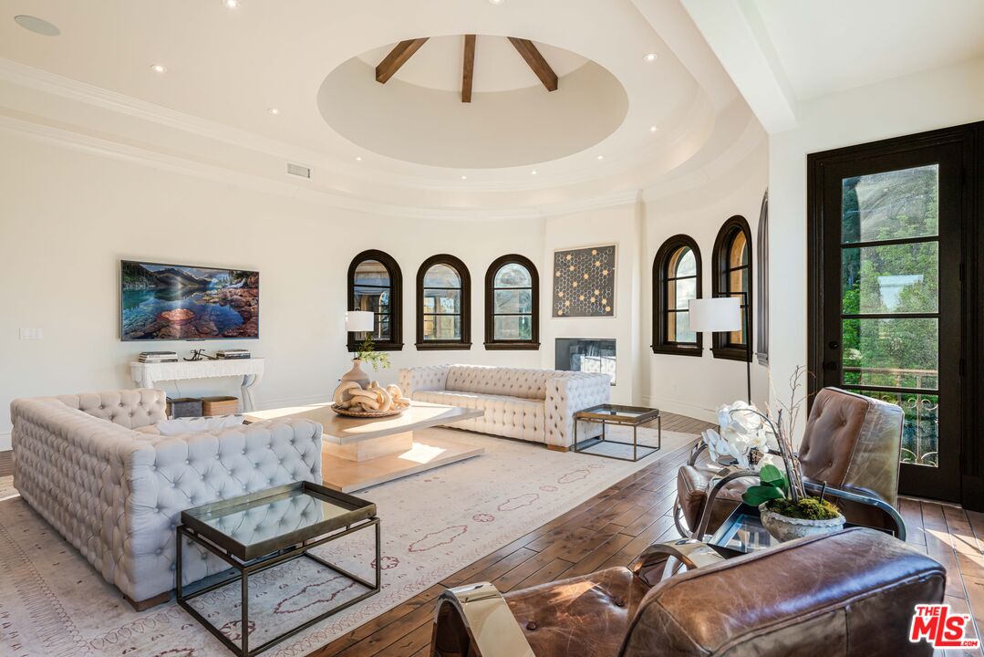 1744 Stone Canyon Rd