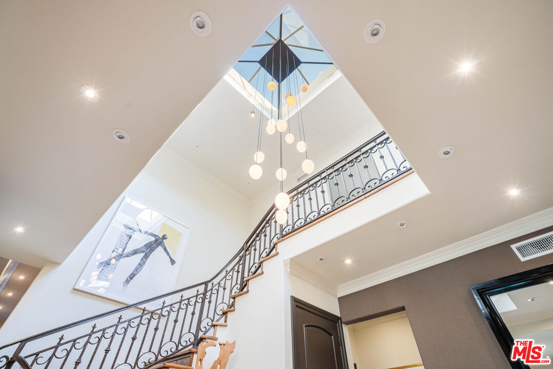 1744 Stone Canyon Rd