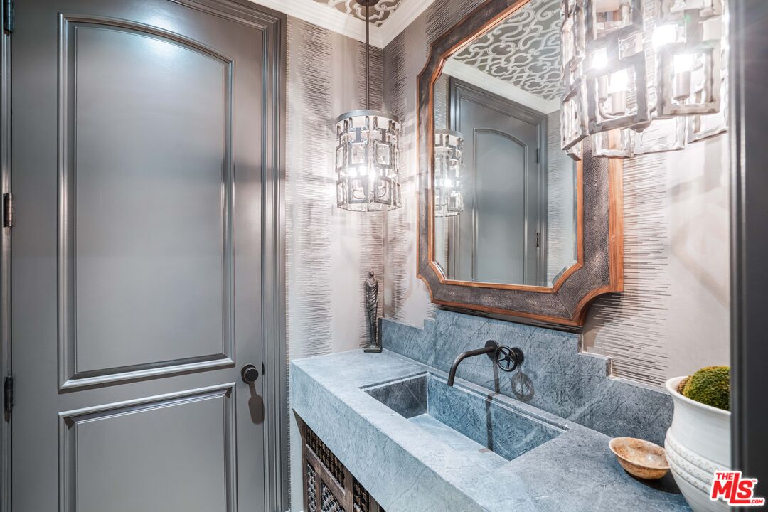 1744 Stone Canyon Rd