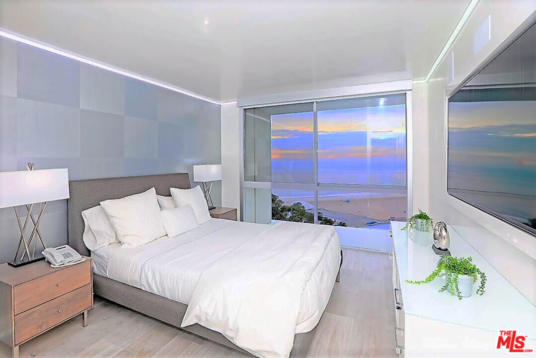 201 OCEAN AVE Unit: 808P