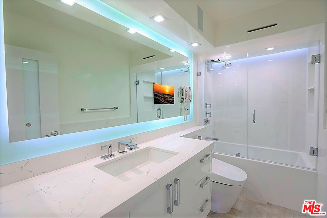 201 OCEAN AVE Unit: 808P