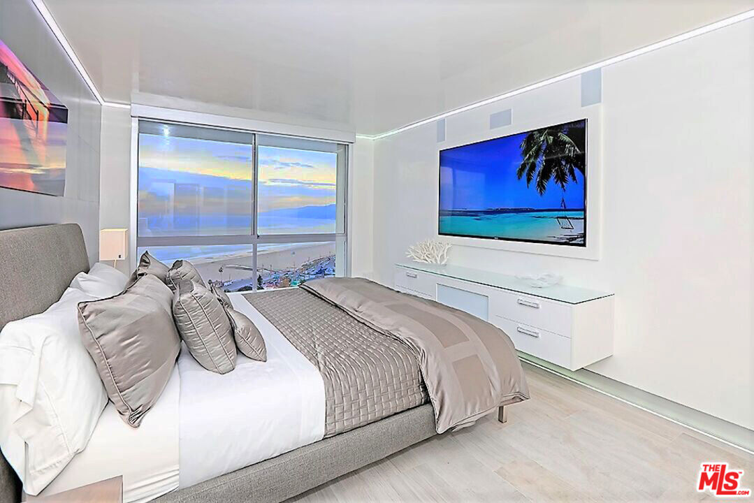 201 OCEAN AVE Unit: 808P