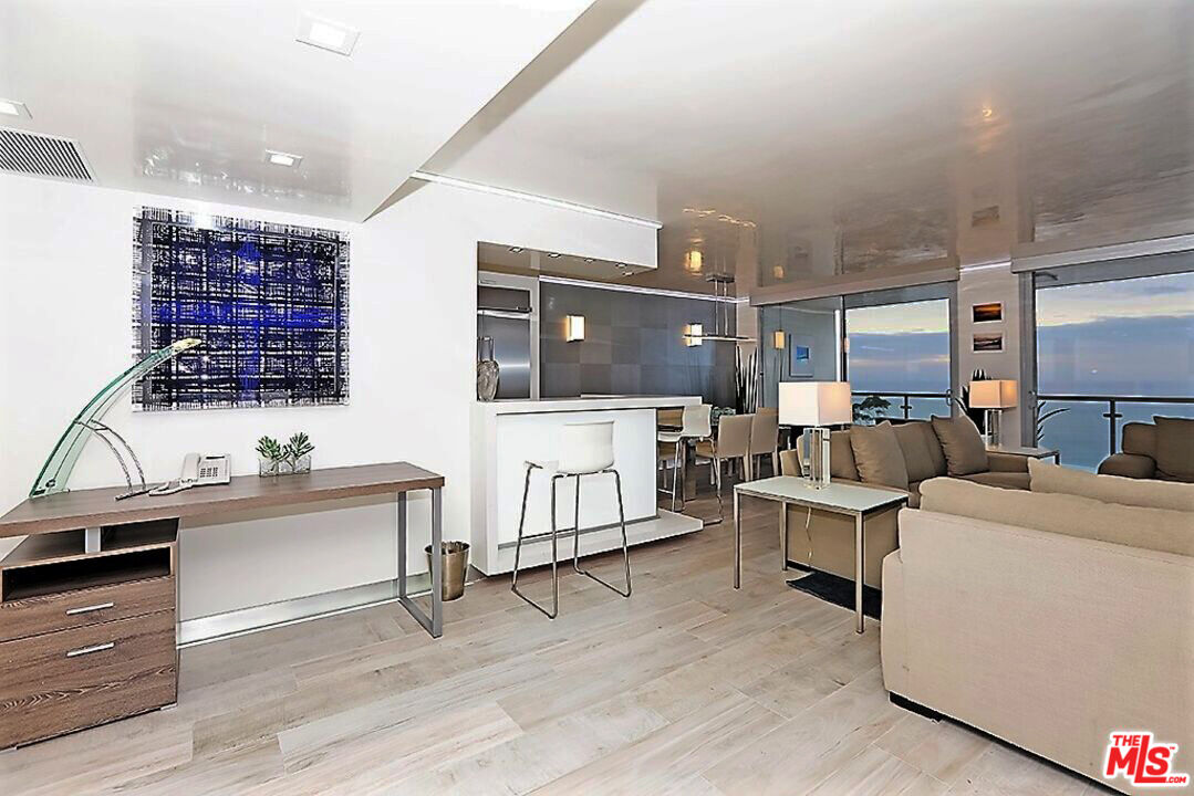 201 OCEAN AVE Unit: 808P