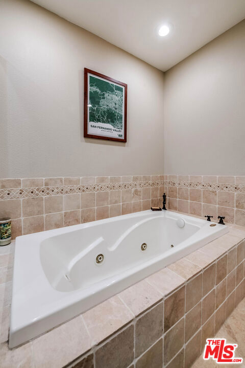 5731 Topanga Canyon Boulevard 3