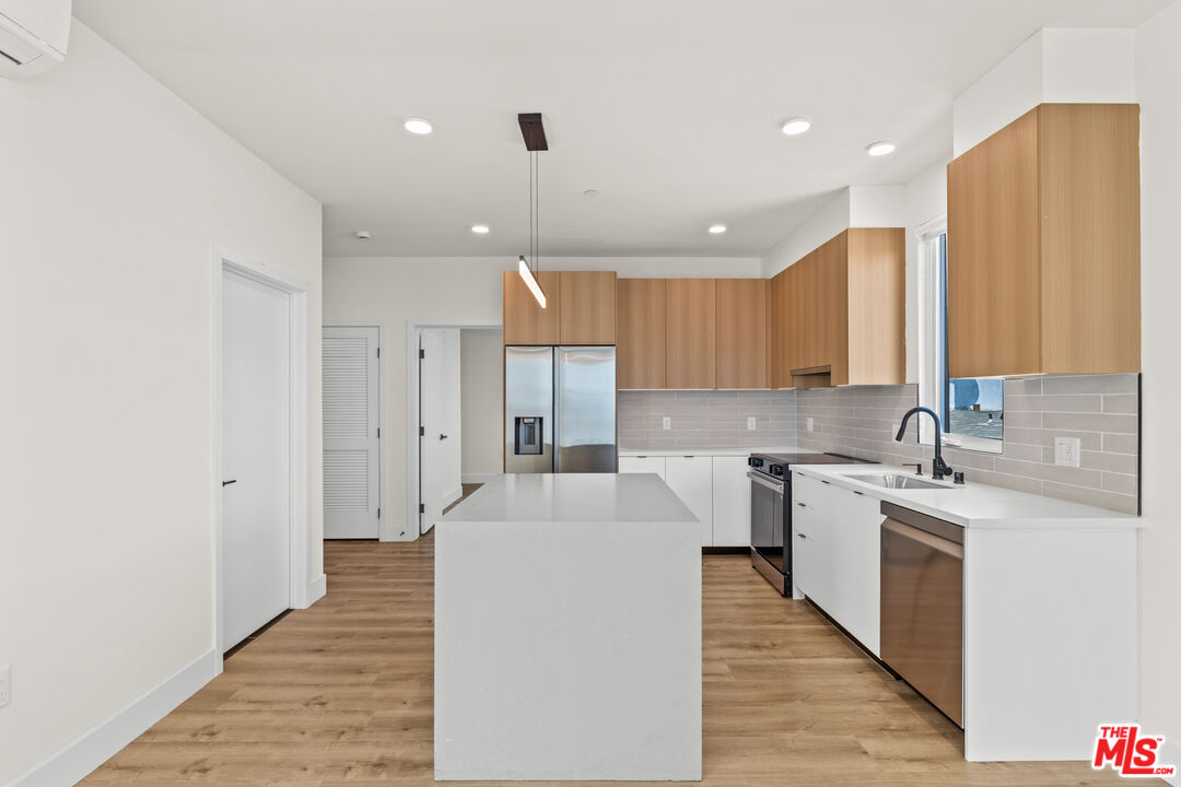 5657 Virginia Ave Unit: 301