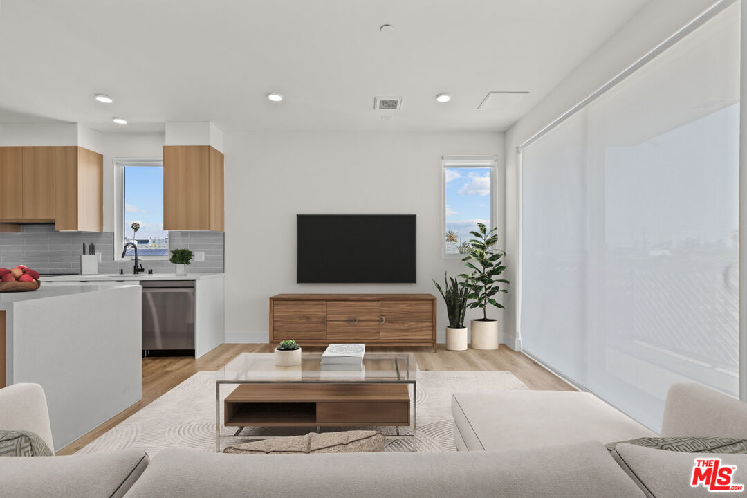 5657 Virginia Ave Unit: 301